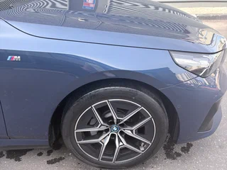 2024 BMW i5 eDrive40, синий, 7500000 рублей, вид 5
