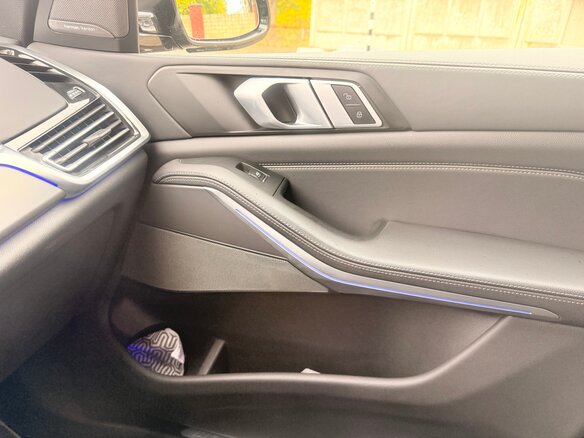 2019 BMW X5 M50d IV (G05/G18), чёрный, 7300000 рублей - вид 13