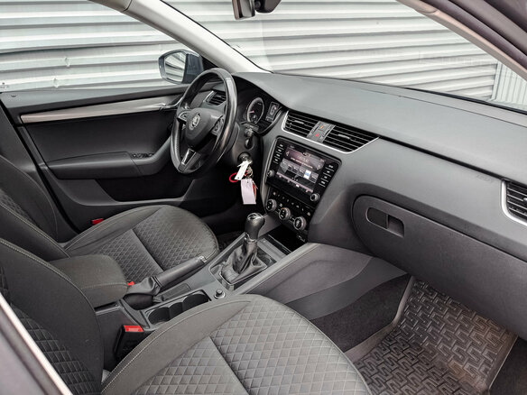 2017 Skoda Octavia III (A7) Рестайлинг, серый, 1640000 рублей - вид 12