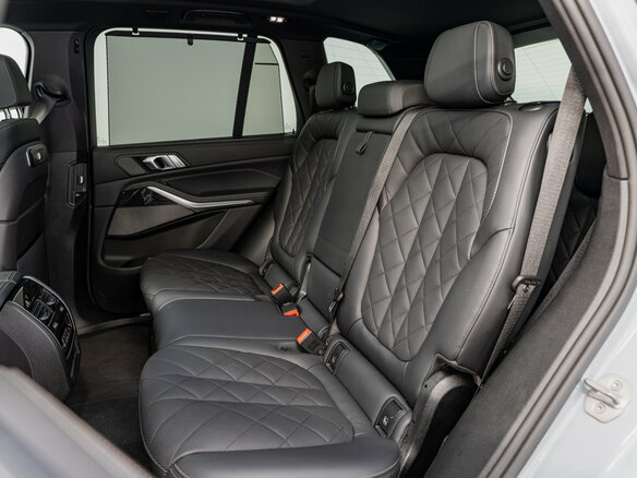 2025 BMW X5 40d IV (G05/G18) Рестайлинг, серый, 12990000 рублей - вид 17