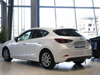 2018 Mazda Axela III Рестайлинг, белый, 1380000 рублей, вид 4