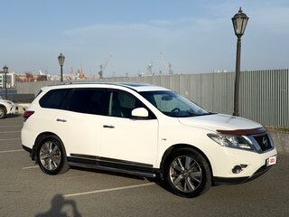 2016 Nissan Pathfinder IV, белый, 2000000 рублей, вид 4