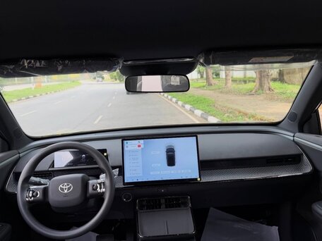 2026 Toyota bZ3X 58.3 kWh, серебристый, 2600000 рублей, вид 5
