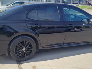 2021 Toyota Camry VIII (XV70), чёрный, 3850000 рублей, вид 4