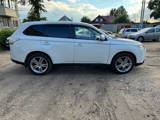 2014 Mitsubishi Outlander III, белый, 1550000 рублей, вид 3
