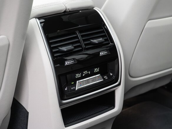 2025 BMW X7 40d I (G07) Рестайлинг, серый - вид 29
