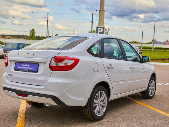 2026 Lada (ВАЗ) Granta I Рестайлинг, белый - вид 5