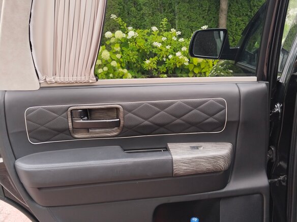 2012 Toyota Sequoia II, чёрный - вид 17