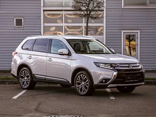 2017 Mitsubishi Outlander III Рестайлинг 2, белый, 1555000 рублей, вид 3