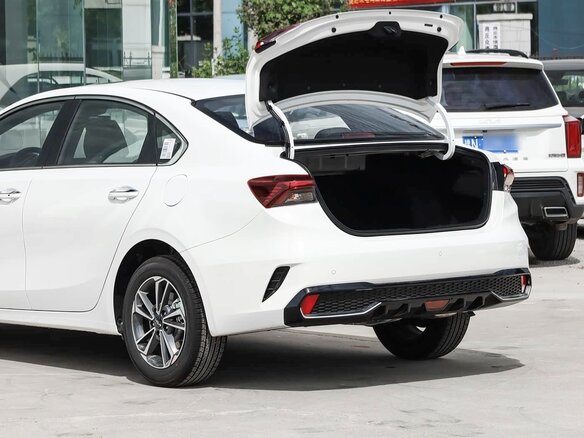 2026 Kia K3 II (China Market) Рестайлинг, белый - вид 33