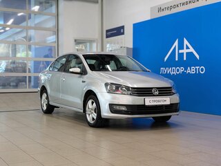 2015 Volkswagen Polo V Рестайлинг, серебристый, 790000 рублей, вид 1