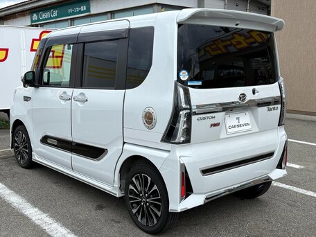 2023 Daihatsu Tanto IV Рестайлинг, белый, 899000 рублей, вид 4