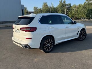 2019 BMW X5 40i IV (G05/G18), белый, 6150000 рублей, вид 3