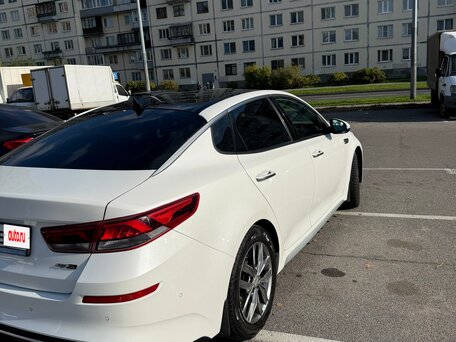 2018 Kia Optima IV Рестайлинг, белый, 2000000 рублей, вид 5
