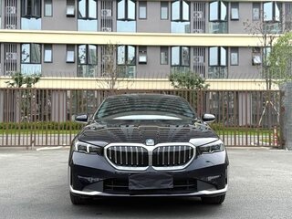 2025 BMW 5 серии Long 530Li xDrive VIII (G60/G61/G68), чёрный, 6949225 рублей, вид 2