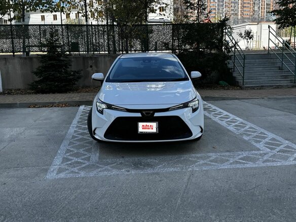 2022 Toyota Corolla XII (E210), белый, 1830000 рублей - вид 2
