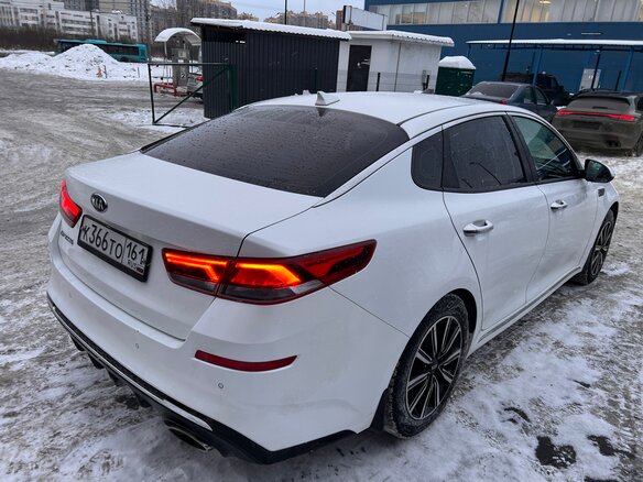 2018 Kia Optima IV Рестайлинг, белый, 2050000 рублей - вид 4