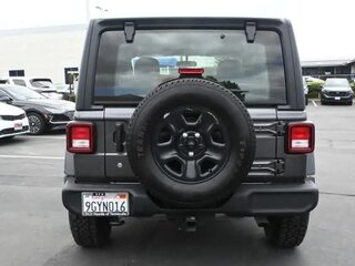 2023 Jeep Wrangler IV (JL), чёрный, 4846973 рублей, вид 4
