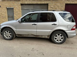 2000 Mercedes-Benz M-Класс 320 I (W163), серебристый, 550000 рублей, вид 4