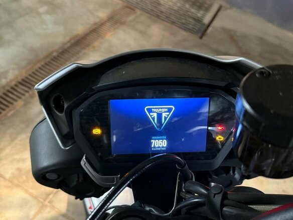 2018 Triumph Street Triple, серебристый, 850000 рублей - вид 2