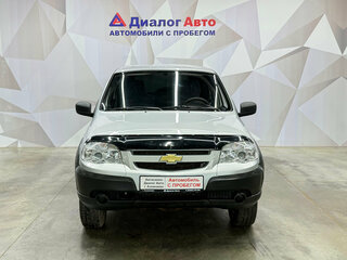 2017 Chevrolet Niva I Рестайлинг, серебристый, 470000 рублей, вид 2