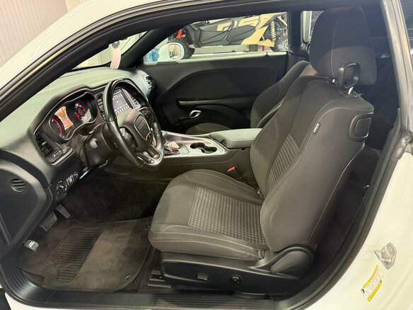 2017 Dodge Challenger III Рестайлинг 2, белый, 2497000 рублей - вид 11