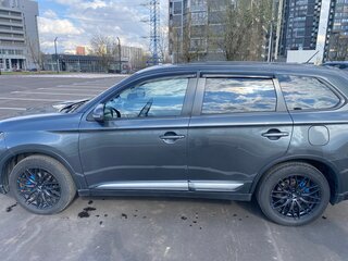 2016 Mitsubishi Outlander III Рестайлинг 2, серый, 1550000 рублей, вид 2