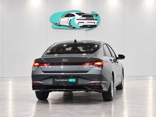 2022 Hyundai Avante VII, серый, 1680500 рублей, вид 4