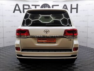 2018 Toyota Land Cruiser 200 Series Рестайлинг 2, белый, 5990000 рублей, вид 5