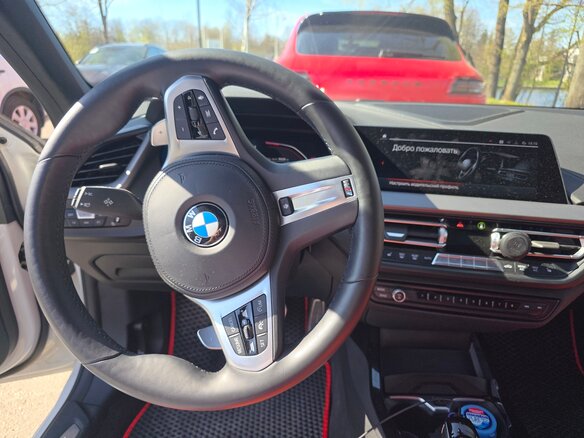 2022 BMW 1 серии M135i xDrive III (F40), белый, 4200000 рублей - вид 4
