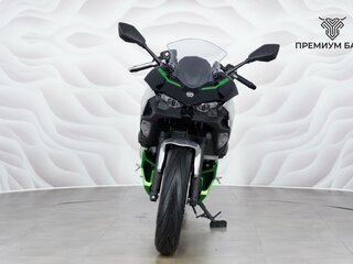 2025 Kawasaki Ninja 7, серебристый, 899000 рублей, вид 4