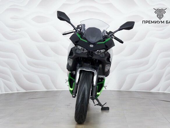 2025 Kawasaki Ninja 7, серебристый, 899000 рублей - вид 3