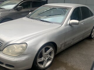 2001 Mercedes-Benz S-Класс 500 IV (W220), серебристый, 555000 рублей, вид 1