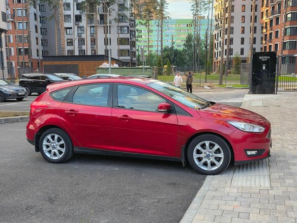 2018 Ford Focus III Рестайлинг, красный, 935000 рублей - вид 1