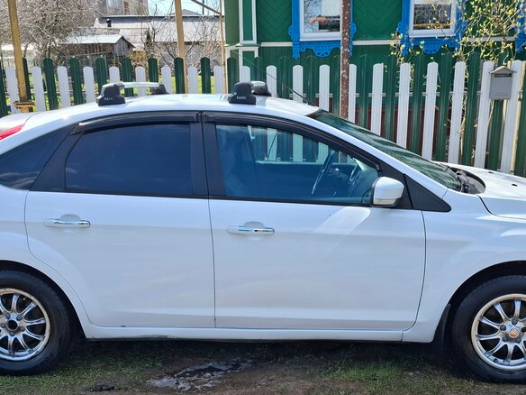2010 Ford Focus II Рестайлинг, белый, 500000 рублей - вид 4