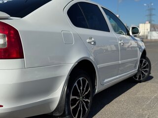2011 Skoda Octavia II (A5) Рестайлинг, белый, 630000 рублей, вид 3