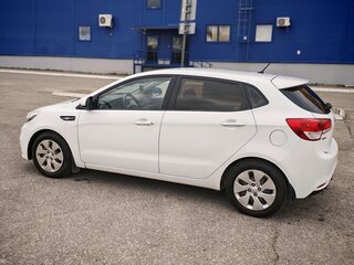 2015 Kia Rio III Рестайлинг, белый, 810000 рублей, вид 5