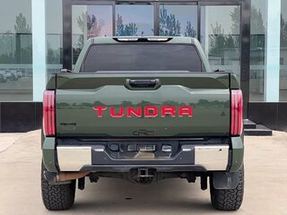 2023 Toyota Tundra CrewMax III, зелёный, 7590000 рублей, вид 5