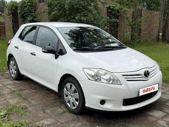 2011 Toyota Auris I Рестайлинг, белый, 870000 рублей - вид 2