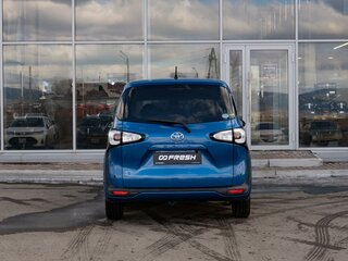 2018 Toyota Sienta II Рестайлинг, синий, 1430000 рублей, вид 4