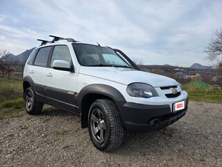 2017 Chevrolet Niva I Рестайлинг, белый, 620000 рублей, вид 2