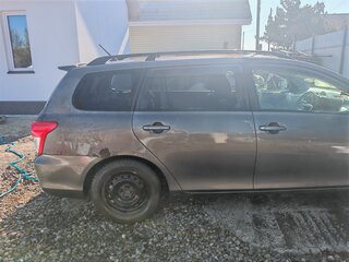 2009 Toyota Corolla Fielder X (E140, E150) Рестайлинг, коричневый, 490000 рублей, вид 3