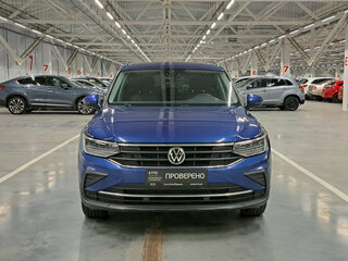 2021 Volkswagen Tiguan II Рестайлинг, синий, 2820000 рублей, вид 2