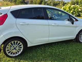 2011 Ford Fiesta Mk6, белый, 825000 рублей, вид 3