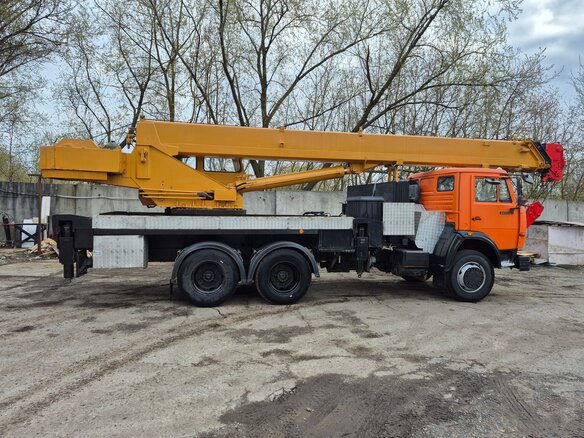 2013 Ивановец КС-45717, оранжевый, 3400000 рублей