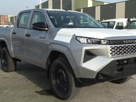 2026 Toyota Hilux IX, серебристый, 4410000 рублей, вид 1