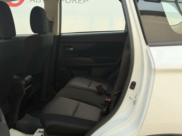 2015 Mitsubishi Outlander III Рестайлинг, белый - вид 11