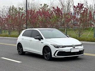 2023 Volkswagen Golf VIII, белый, 1623000 рублей, вид 3