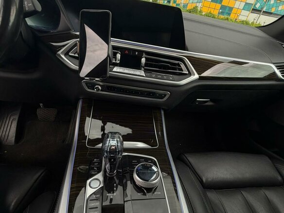 2020 BMW X5 40i IV (G05/G18), серый, 7350000 рублей - вид 13