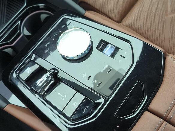 2025 BMW 5 серии 530i xDrive VIII (G60/G61/G68), чёрный, 9990000 рублей - вид 16